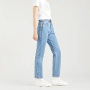 blue levis 501 original straight jeans, white t-short and trainers